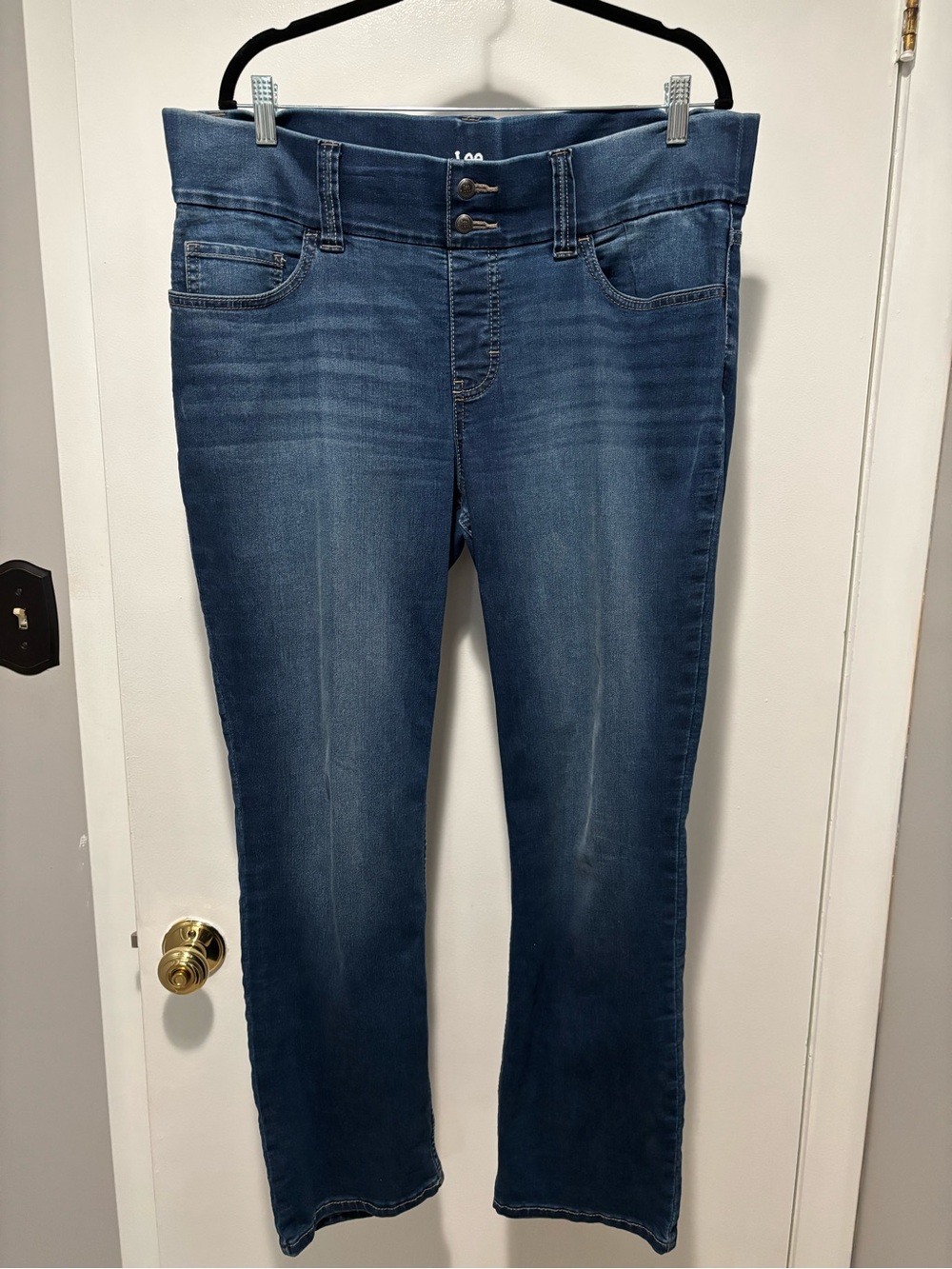 Lee Women's Boot Cut Jeans in Medium Blue Wash Size 16